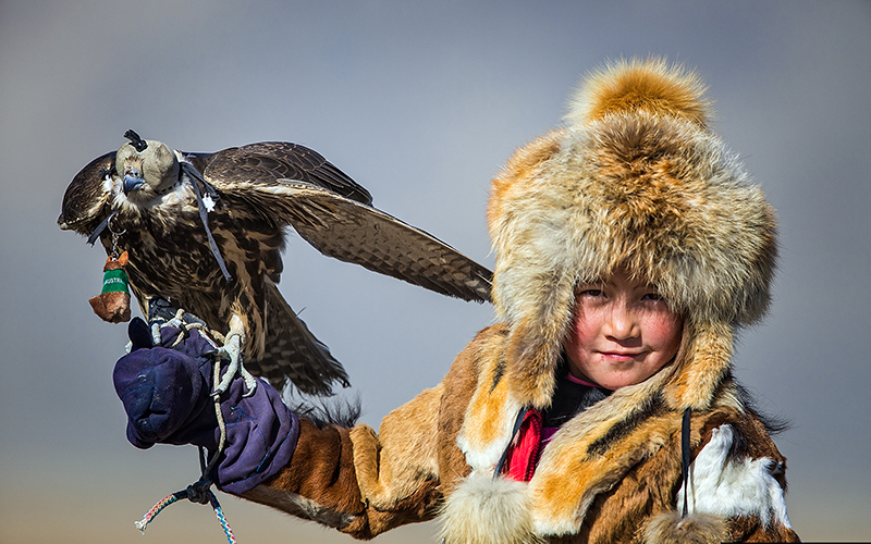 eagle huntress mongolia 